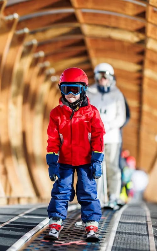 Child on the beginners’ area conveyor in Méribel